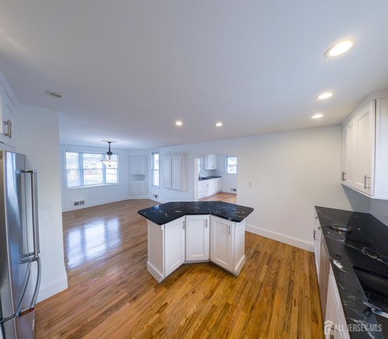 15 Sedgwick Street, Jamesburg, NJ 08831