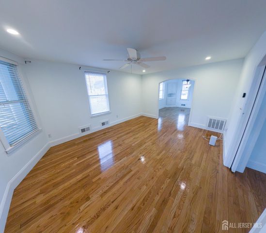 15 Sedgwick Street, Jamesburg, NJ 08831