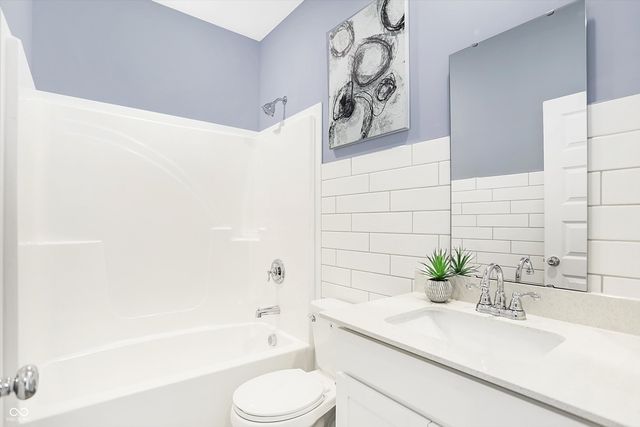 1646 Woods Edge Drive, Greenwood, IN 46143