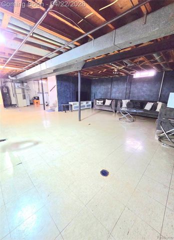 6129 Kinmore Street, Dearborn Heights, MI 48127