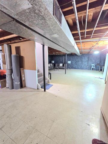 6129 Kinmore Street, Dearborn Heights, MI 48127