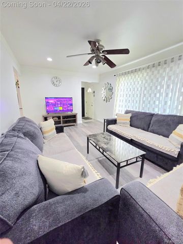 6129 Kinmore Street, Dearborn Heights, MI 48127