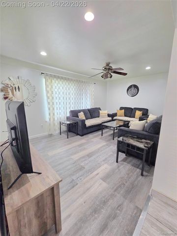 6129 Kinmore Street, Dearborn Heights, MI 48127