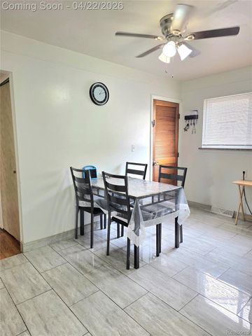 6129 Kinmore Street, Dearborn Heights, MI 48127