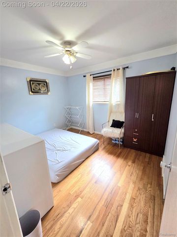 6129 Kinmore Street, Dearborn Heights, MI 48127