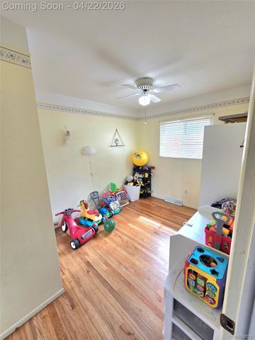 6129 Kinmore Street, Dearborn Heights, MI 48127