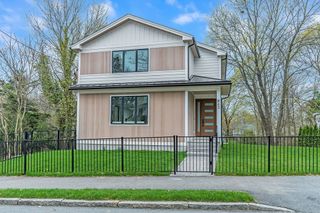 863 Main Street, Reading, MA 01867