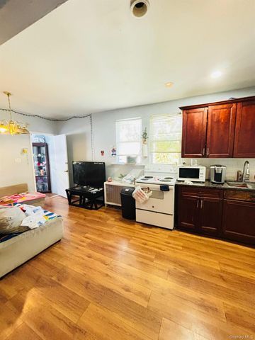 82 Fern Place, Inwood, NY 11096