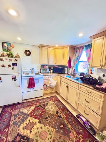 82 Fern Place, Inwood, NY 11096