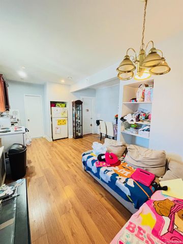 82 Fern Place, Inwood, NY 11096