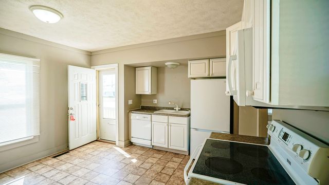 2002 FRONT Street, Blair, NE 68008