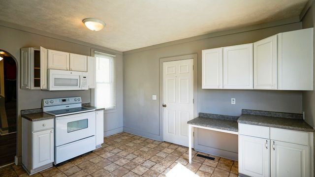 2002 FRONT Street, Blair, NE 68008