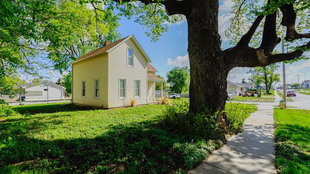 2002 FRONT Street, Blair, NE 68008