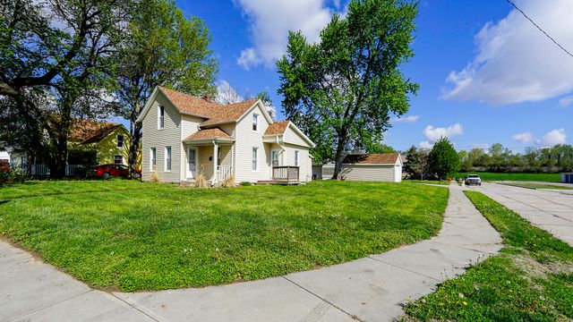 2002 FRONT Street, Blair, NE 68008