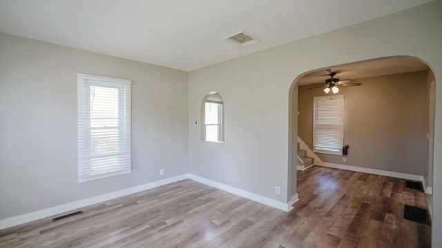 2002 FRONT Street, Blair, NE 68008
