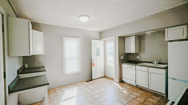 2002 FRONT Street, Blair, NE 68008