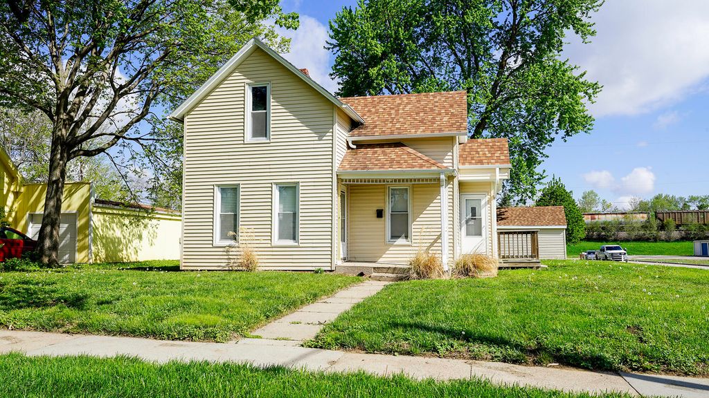 2002 FRONT Street, Blair, NE 68008