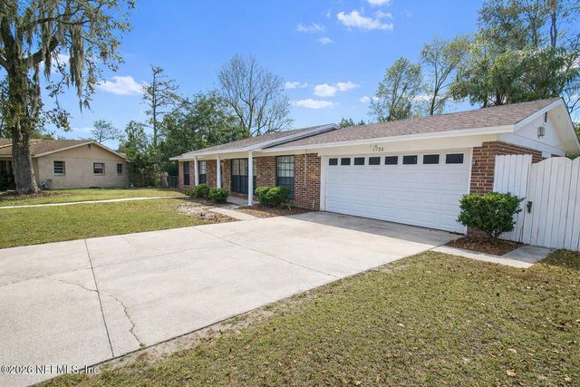 1720 BAY Circle W, Orange Park, FL 32073