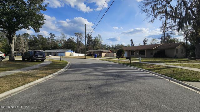 1720 BAY Circle W, Orange Park, FL 32073