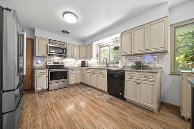 299 Woodsview Drive, Canal Winchester, OH 43110