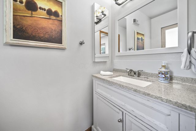 299 Woodsview Drive, Canal Winchester, OH 43110