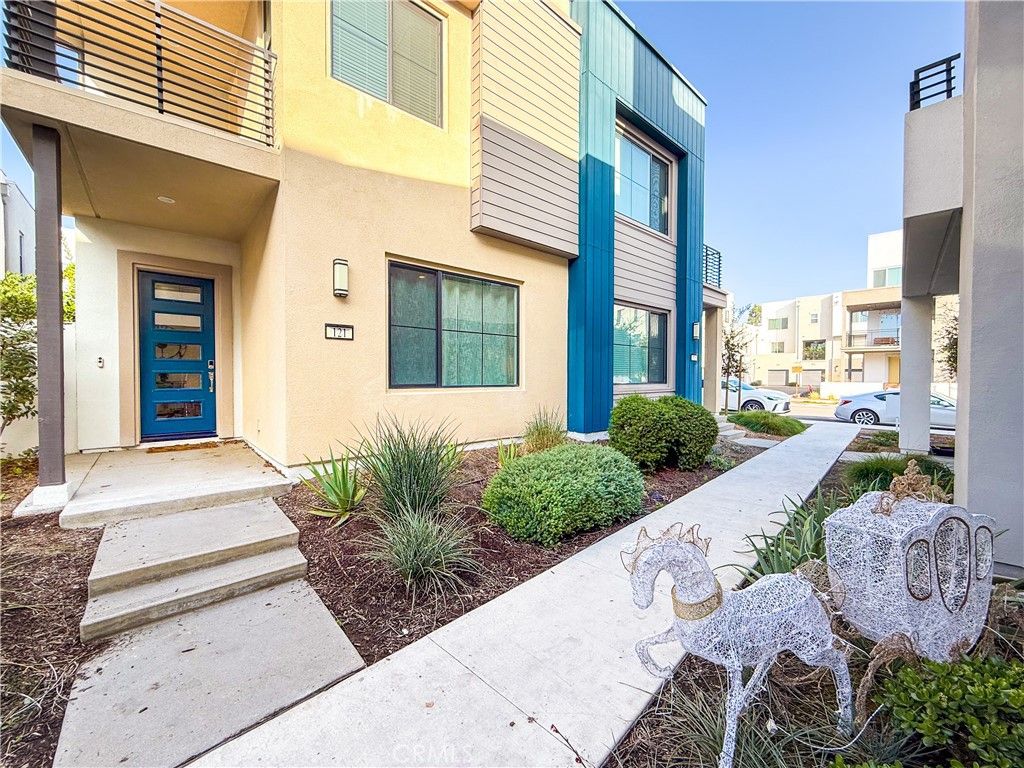 Image 2 of property listing at 121 Novel, Irvine, CA 92618
