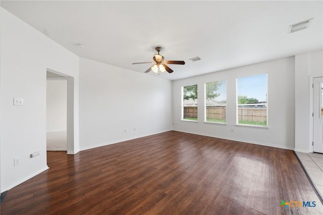 118 Invierno Street, Kyle, TX 78640