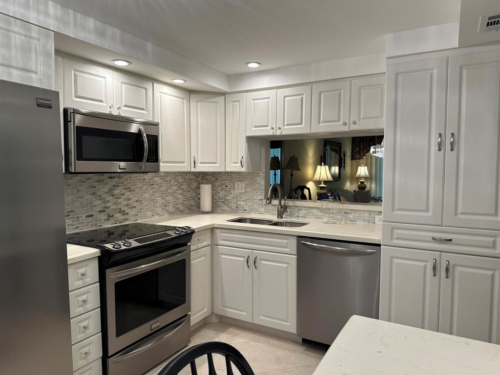 1101 Colony Point Circle 108, Pembroke Pines, FL 33026