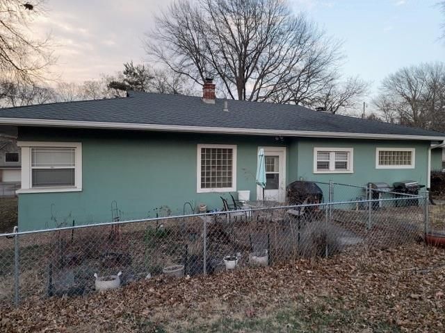 300 W 1st Street, Lee's Summit, MO 64063