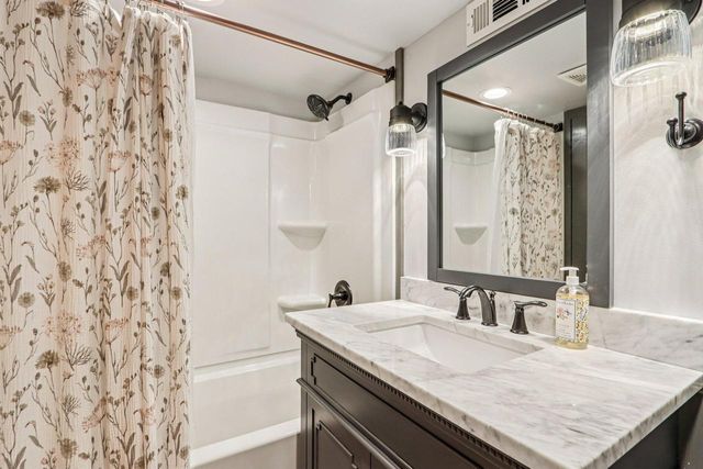 171 W Main STREET, Fontana, WI 53125