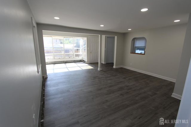 2 Maple Avenue, Plainsboro, NJ 08536