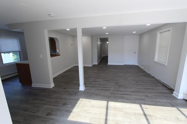 2 Maple Avenue, Plainsboro, NJ 08536