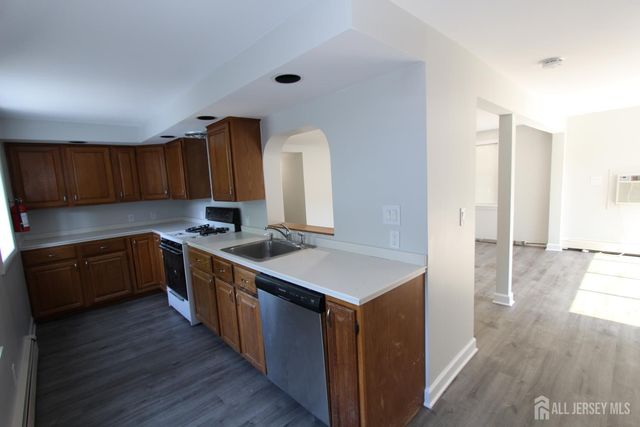 2 Maple Avenue, Plainsboro, NJ 08536