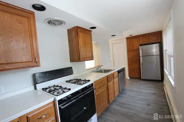 2 Maple Avenue, Plainsboro, NJ 08536