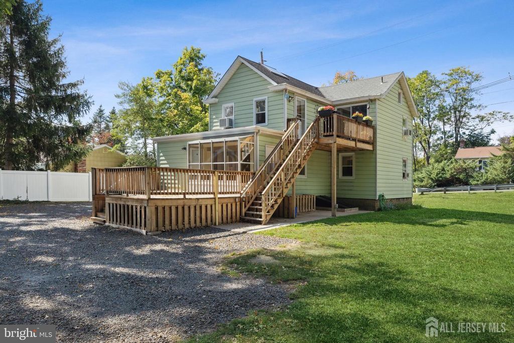 2 Maple Avenue, Plainsboro, NJ 08536