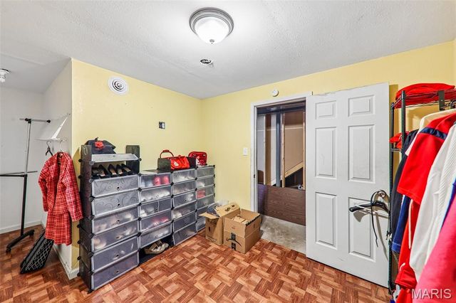 5188 Delcastle Drive, Florissant, MO 63034