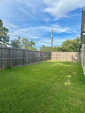 5527 Bertellis Lane, Houston, TX 77091