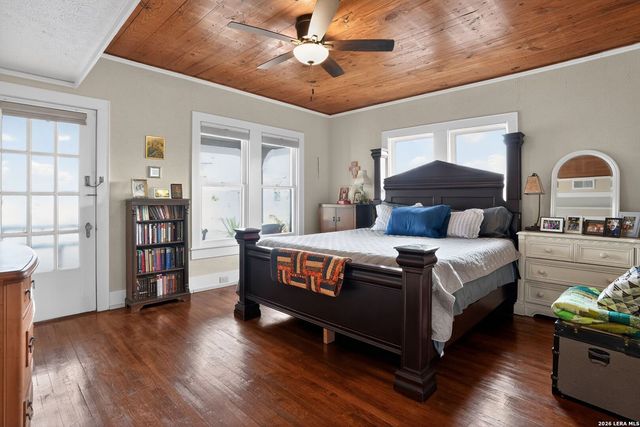 953 myrta, Kerrville, TX 78028