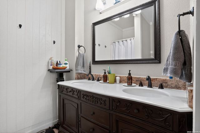 953 myrta, Kerrville, TX 78028