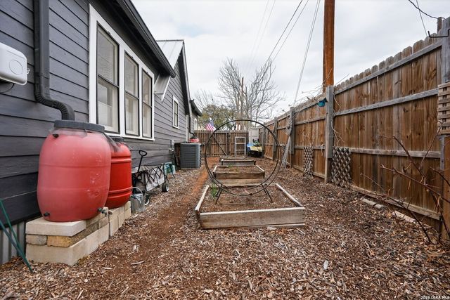 953 myrta, Kerrville, TX 78028