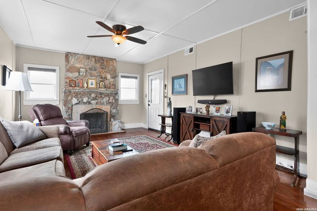 953 myrta, Kerrville, TX 78028