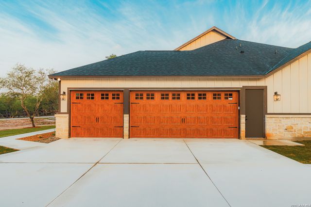 104 Reserve Court, La Vernia, TX 78121