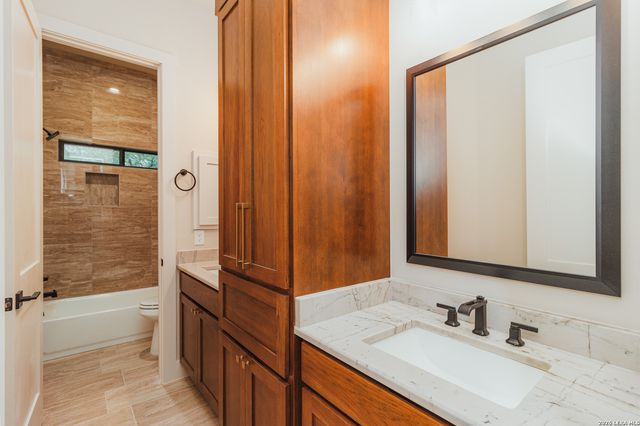 104 Reserve Court, La Vernia, TX 78121