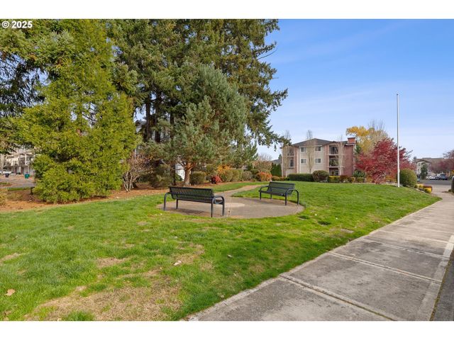 10552 Ne GATEWAY St, Hillsboro, OR 97006