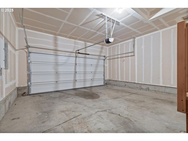 10552 Ne GATEWAY St, Hillsboro, OR 97006