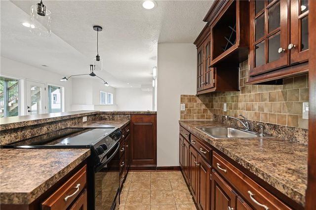 16004 Ballentine Street, Overland Park, KS 66062