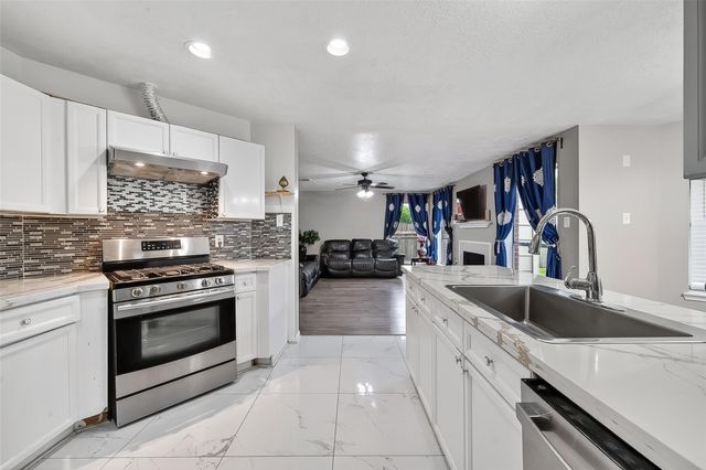 4210 W Meadows Drive, Sugar Land, TX 77479