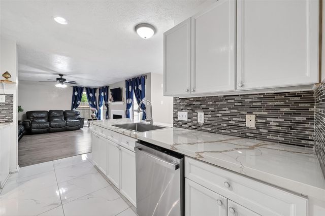 4210 W Meadows Drive, Sugar Land, TX 77479