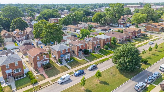8022 S Wentworth Avenue, Chicago, IL 60620