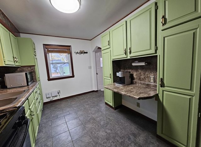 1836 Bush Avenue E, Saint Paul, MN 55119